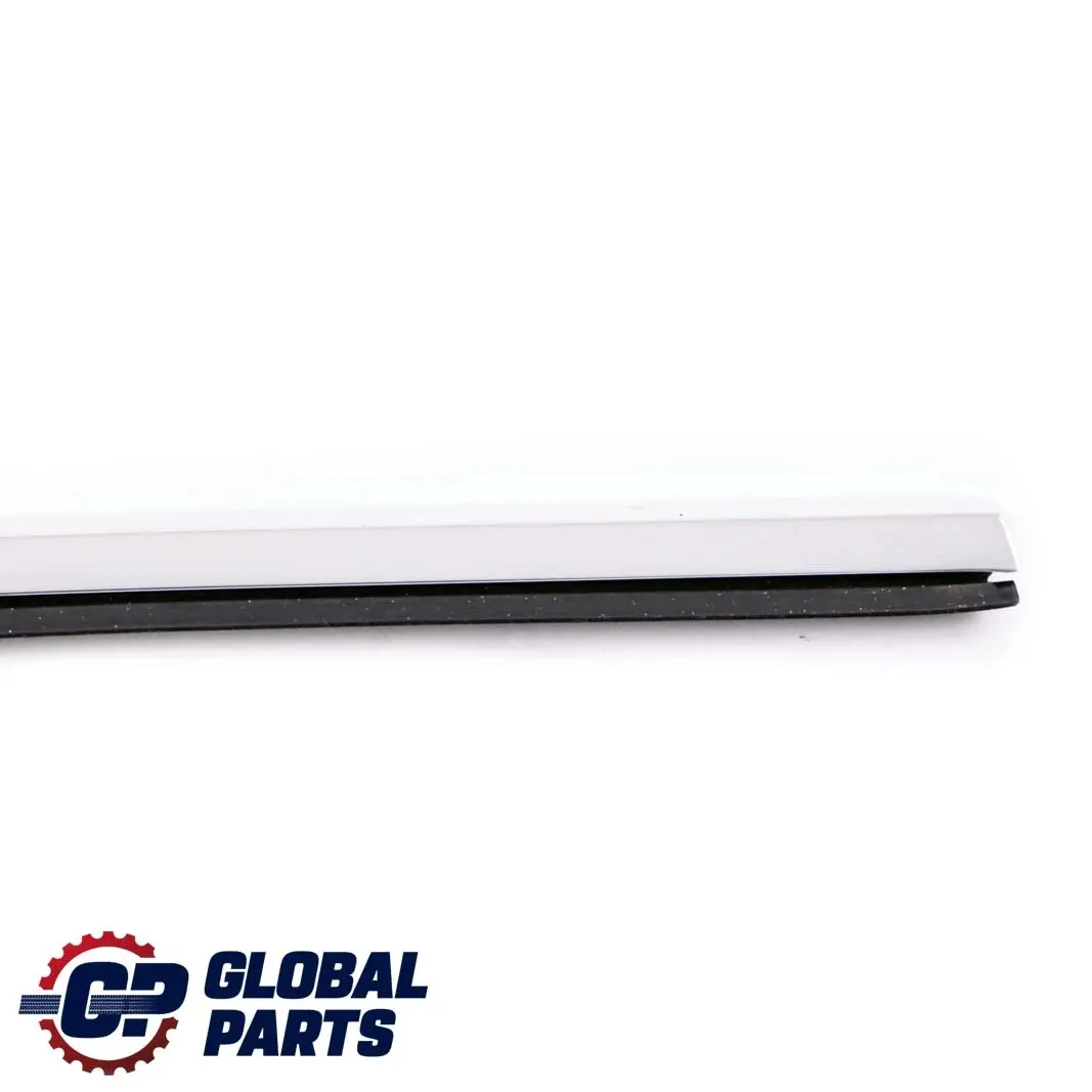 W207 Tira sellado raíl ventana puerta trasera izquierda Cabrio para Mercedes A207 con número de pieza A2076701300 Mercedes A207 W207 Tira sellado raíl ventana puerta trasera izquierda Cabrio - SKU A2076701300 - Número de pieza A2076701300