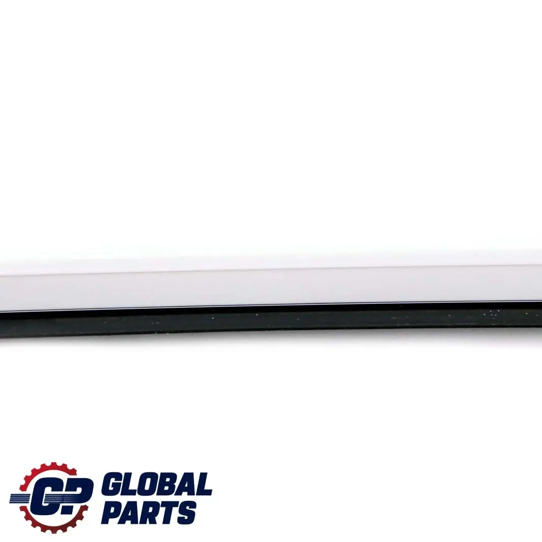 W207 Cabrio Striscia tenuta finestrino porta posteriore sinistra per Mercedes A207 con numero di parte A2076701300 Mercedes A207 W207 Cabrio Striscia tenuta finestrino porta posteriore sinistra - SKU A2076701300 - Numero di parte A2076701300