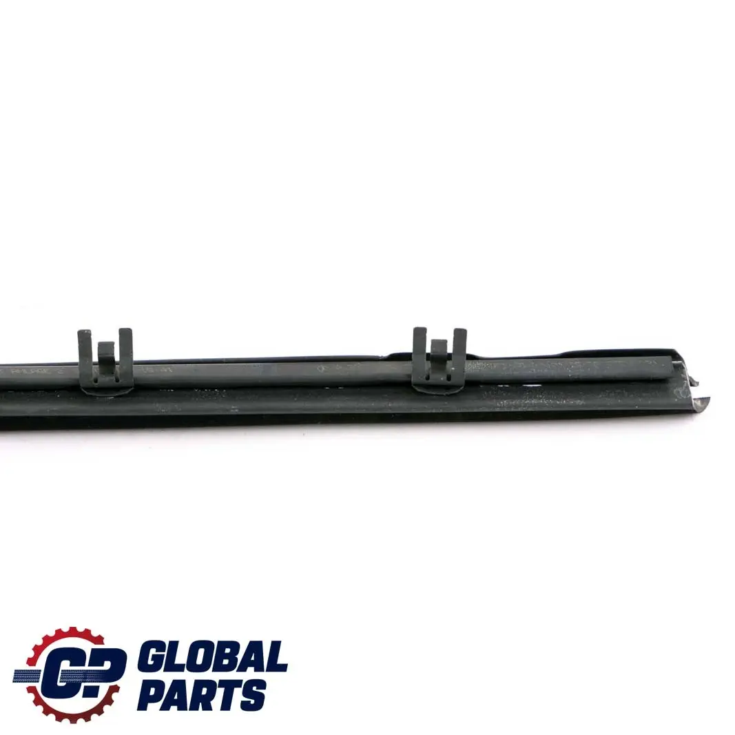 W207 Bande étanchéité rail vitre arrière droite cabriolet pour Mercedes A207 à propos du numéro de pièce A2076730421 Mercedes A207 W207 Bande étanchéité rail vitre arrière droite cabriolet - SKU A2076730421 - Numéro de pièce A2076730421