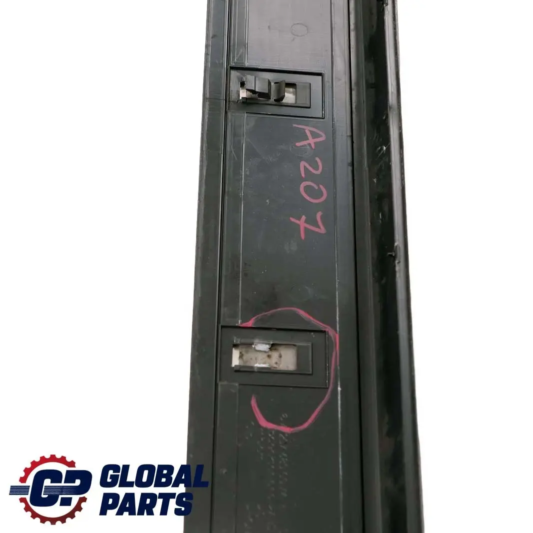 W207 Cabrio Piastra d'ingresso della portiera sinistra Trim per Mercedes A207 con numero di parte A2076800074 Mercedes A207 W207 Cabrio Piastra d'ingresso della portiera sinistra Trim - SKU A2076800074 - Numero di parte A2076800074