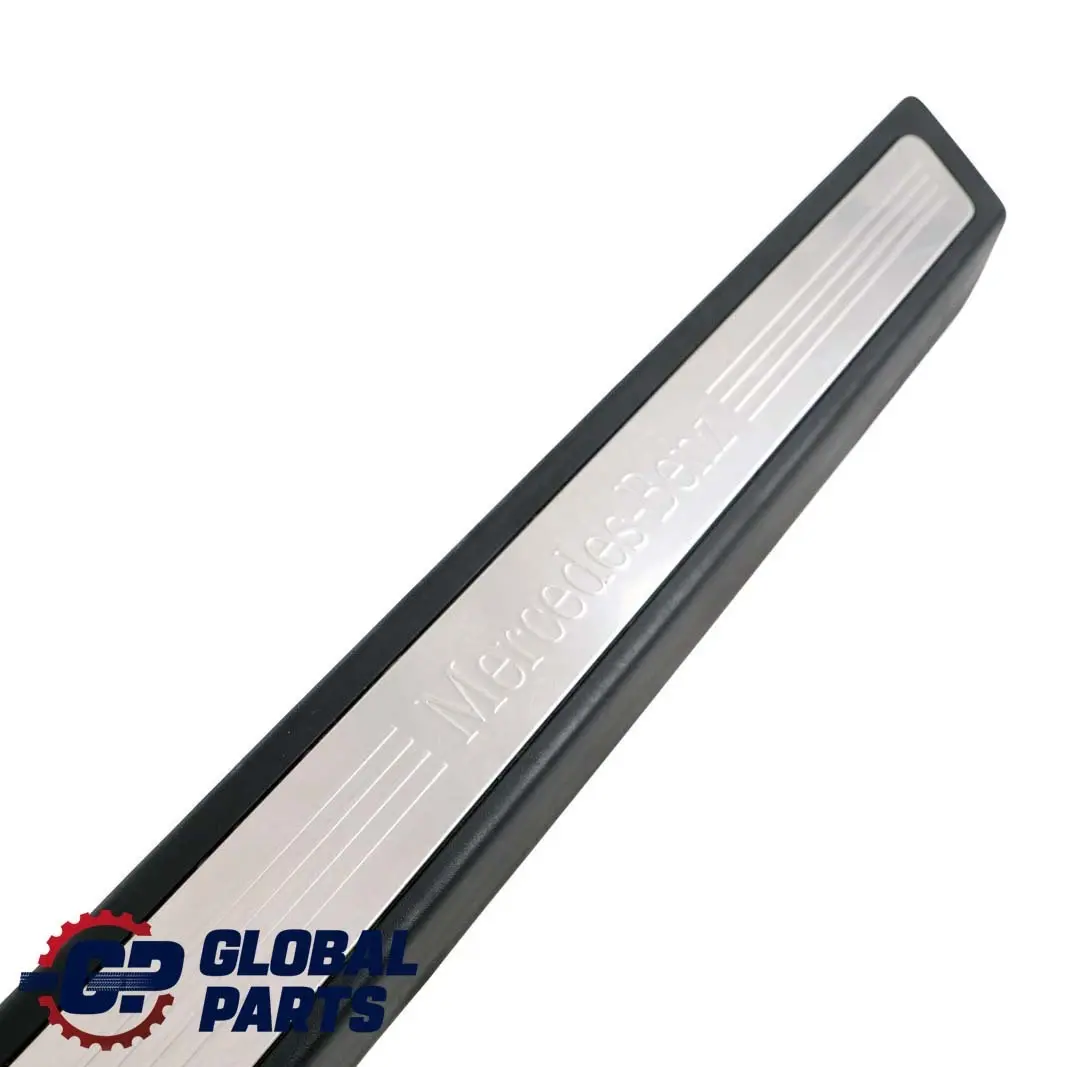 W207 Convertible Izquierda Puerta Paso Placa Entrada Cubierta Trim para Mercedes A207 con número de pieza A2076800074 Mercedes A207 W207 Convertible Izquierda Puerta Paso Placa Entrada Cubierta Trim - SKU A2076800074 - Número de pieza A2076800074