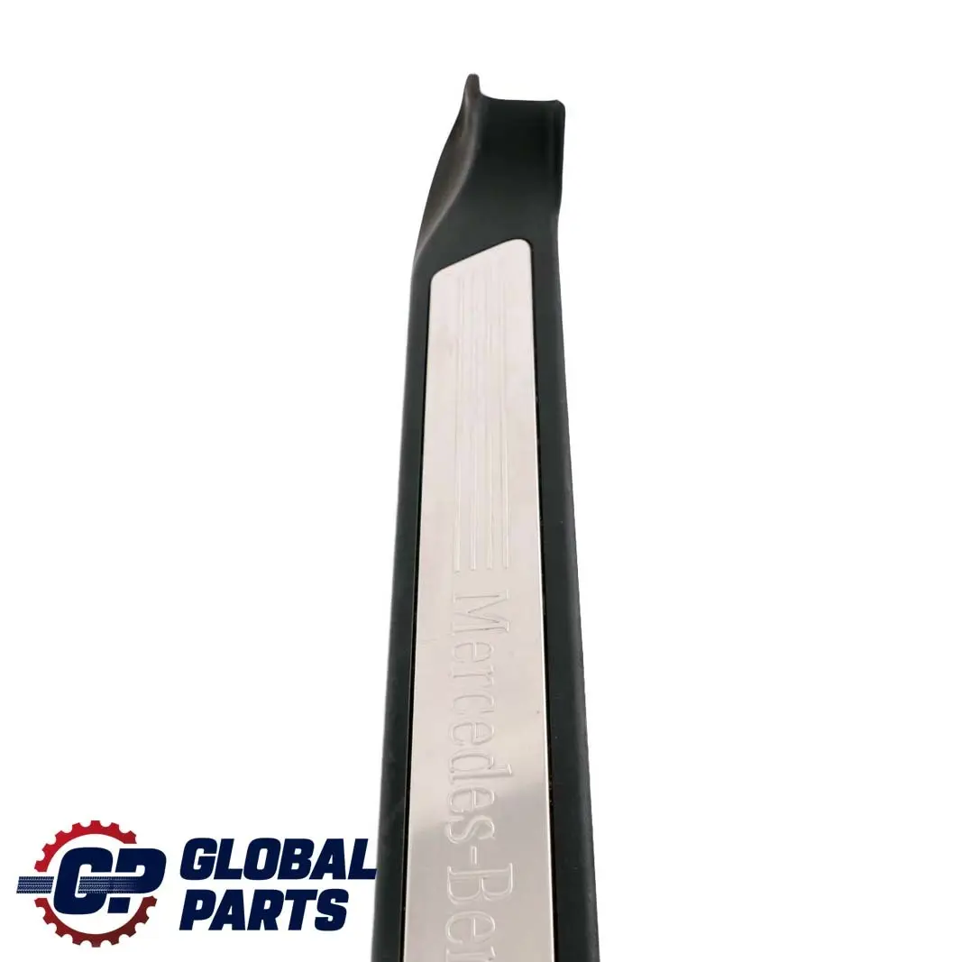 Mercedes A207 W207 Cabrio Piastra d'ingresso della portiera sinistra Trim - SKU A2076800074 - Numero di parte A2076800074