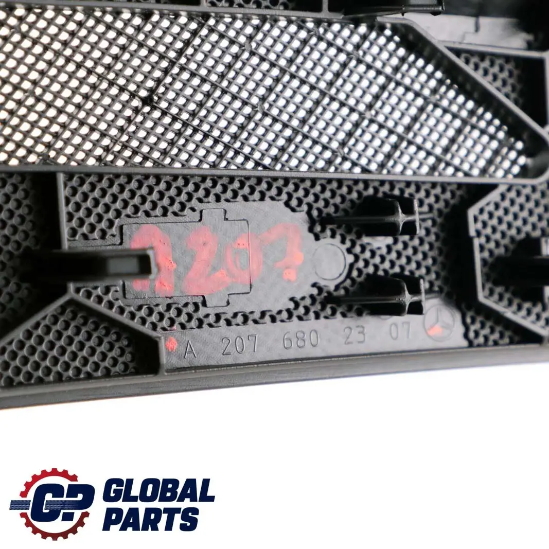 Cache haut parleur tableau de bord gauche pour Mercedes A207 à propos du numéro de pièce A2076802307 Mercedes A207 Cache haut parleur tableau de bord gauche - SKU A2076802307 - Numéro de pièce A2076802307