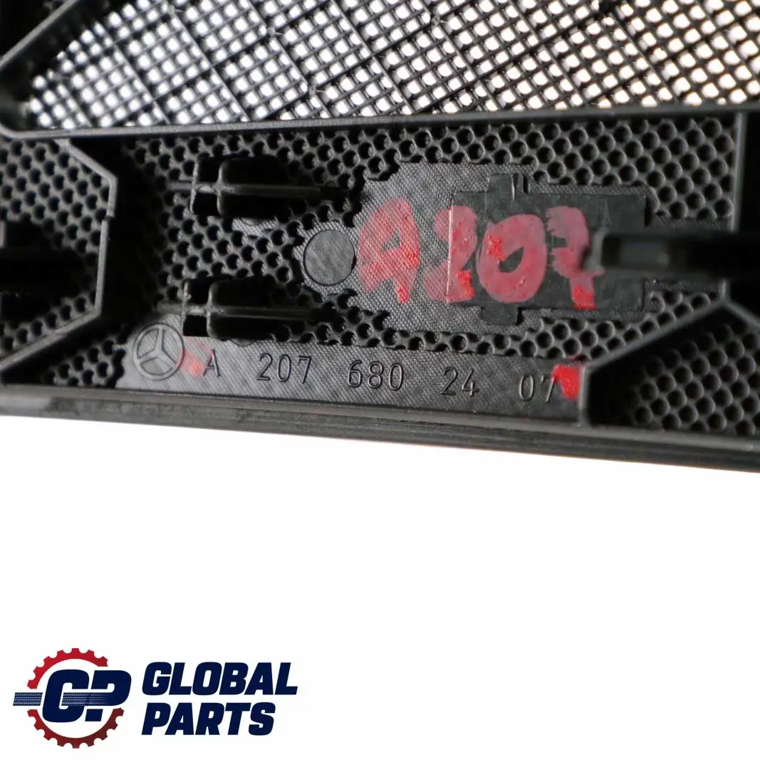Osłona Kratka Maskownica Deski Rozdzielczej Prawy do Mercedes A207 o numerze A2076802407 Mercedes A207 Osłona Kratka Maskownica Deski Rozdzielczej Prawy - SKU A2076802407 - Numer Części A2076802407