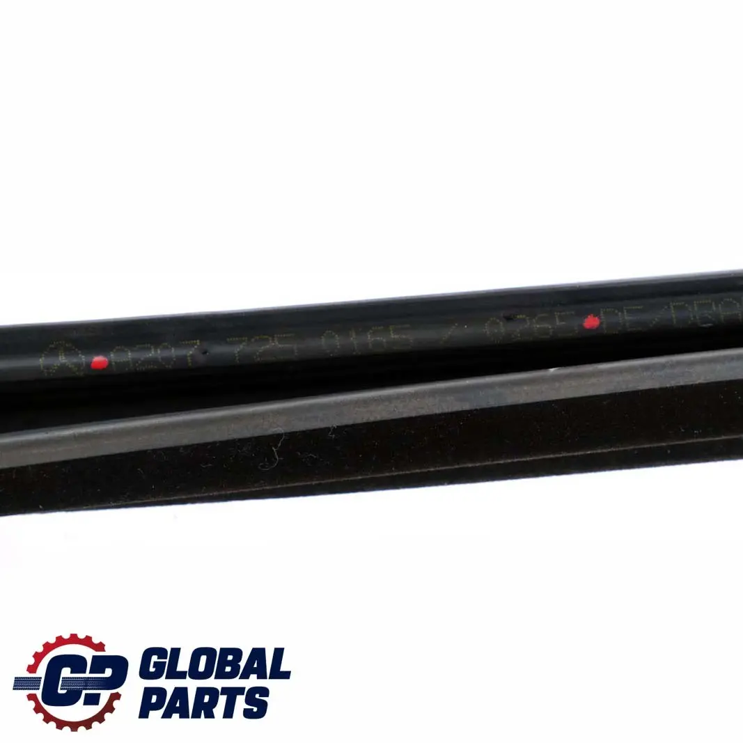 Mercedes-Benz W207 Bande étanchéité rail fenêtre porte avant droite pour à propos du numéro de pièce A2077250265 Mercedes-Benz W207 Bande étanchéité rail fenêtre porte avant droite - SKU A2077250265 - Numéro de pièce A2077250265