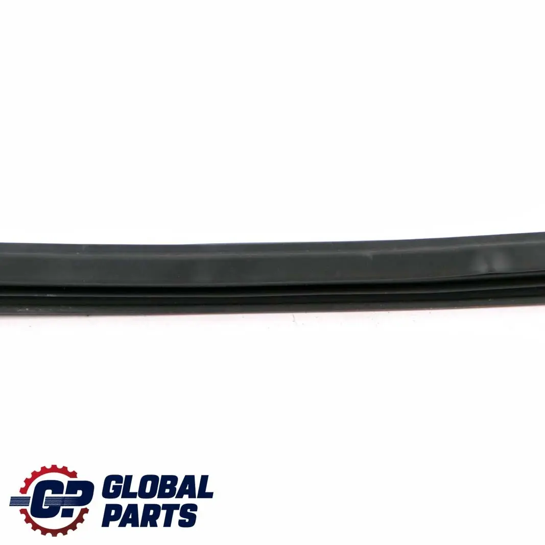 Mercedes-Benz W207 Striscia tenuta per finestrino anteriore destro per con numero di parte A2077250265 Mercedes-Benz W207 Striscia tenuta per finestrino anteriore destro - SKU A2077250265 - Numero di parte A2077250265