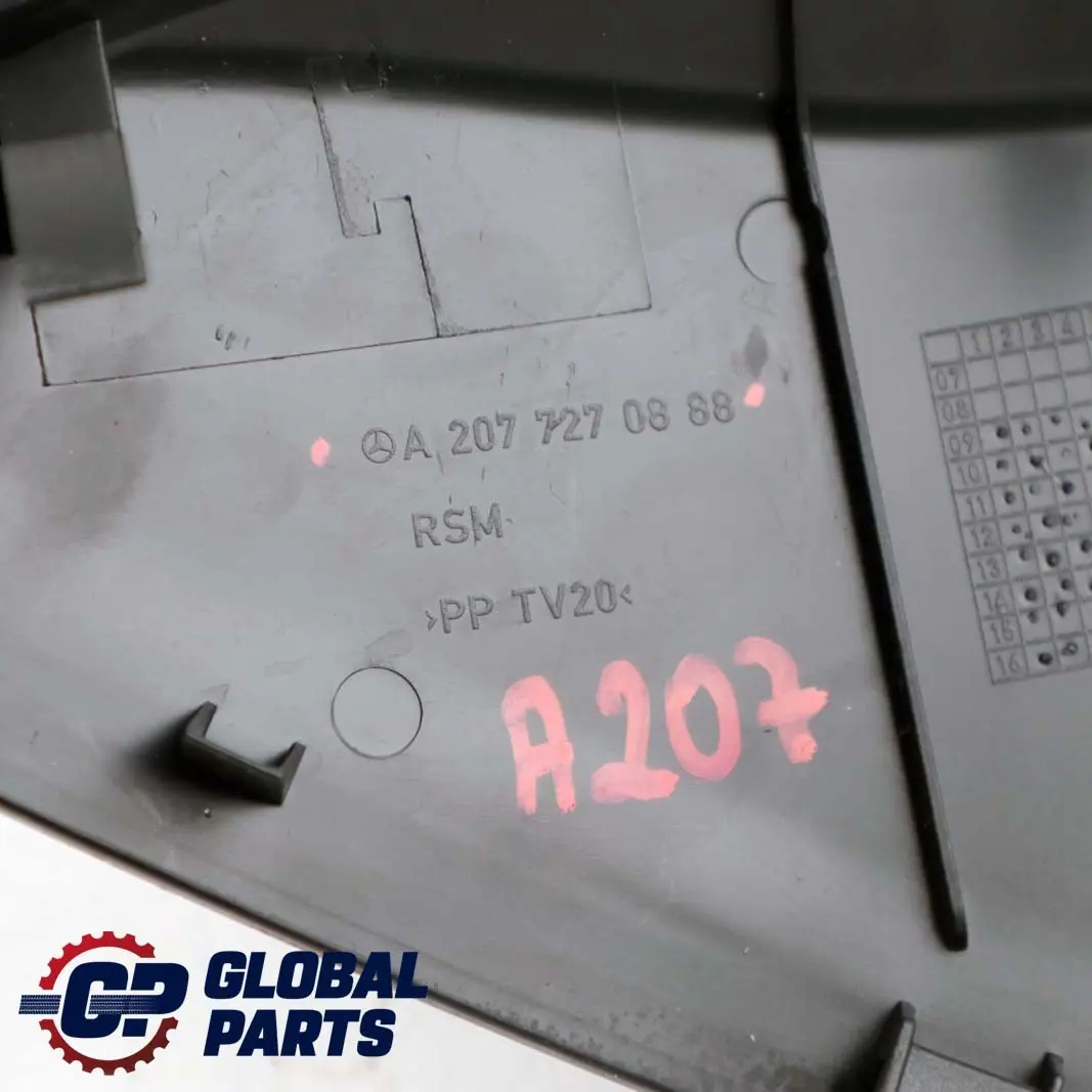 W207 Panneau d'habillage de carte de porte avant droite pour Mercedes à propos du numéro de pièce A2077270888 Mercedes W207 Panneau d'habillage de carte de porte avant droite - SKU A2077270888 - Numéro de pièce A2077270888