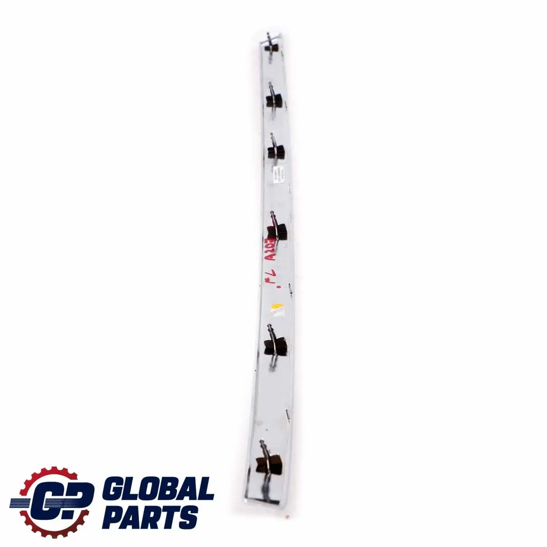 Mercedes-Benz C207 Porta anteriore sinistra Rivestimento bracciolo per con numero di parte A2077271322 Mercedes-Benz C207 Porta anteriore sinistra Rivestimento bracciolo - SKU A2077271322 - Numero di parte A2077271322