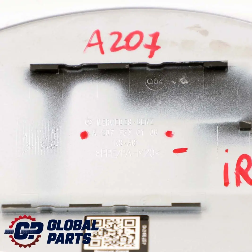 Mercedes W207 Tapa tapón depósito combustible Plata Iridium Metalizado - 775 - SKU A2077570106 - Número de pieza A2077570106