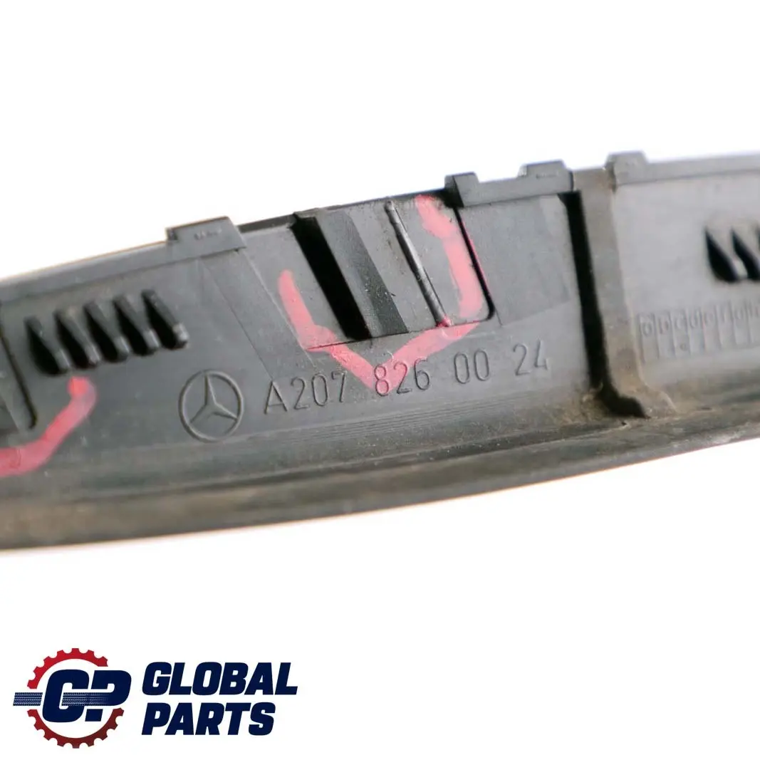 Mercedes C207 Luz Trasera Izquierda Embellecedor Cubremaletero - SKU A2078260024 - Número de pieza A2078260024