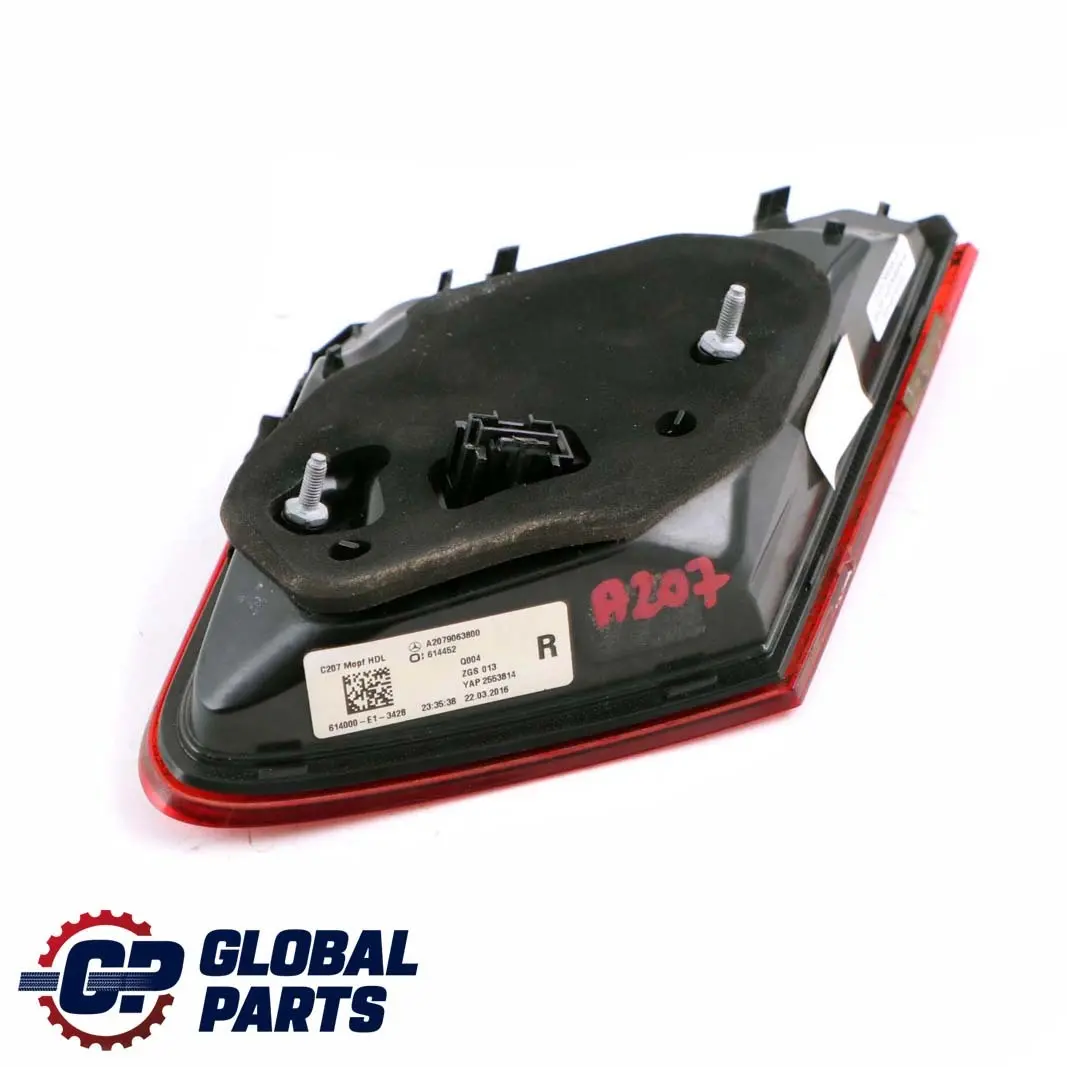 Mercedes W207 Trasera Derecha Bootlid Bootlid Tail Lamp Light - SKU A2079063800 - Número de pieza A2079063800
