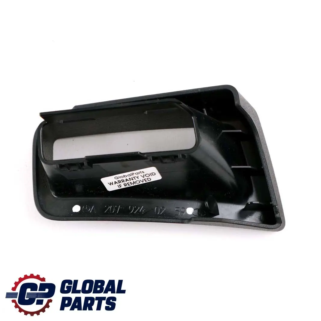 Belt Guide Cover Trim Right per Mercedes A207 Convertible Seat con numero di parte A2079240259 Mercedes A207 Convertible Seat Belt Guide Cover Trim Right - SKU A2079240259 - Numero di parte A2079240259