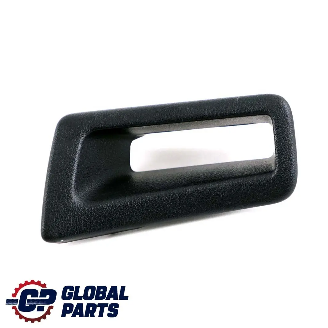 Belt Guide Cover Trim Right per Mercedes A207 Convertible Seat con numero di parte A2079240259 Mercedes A207 Convertible Seat Belt Guide Cover Trim Right - SKU A2079240259 - Numero di parte A2079240259