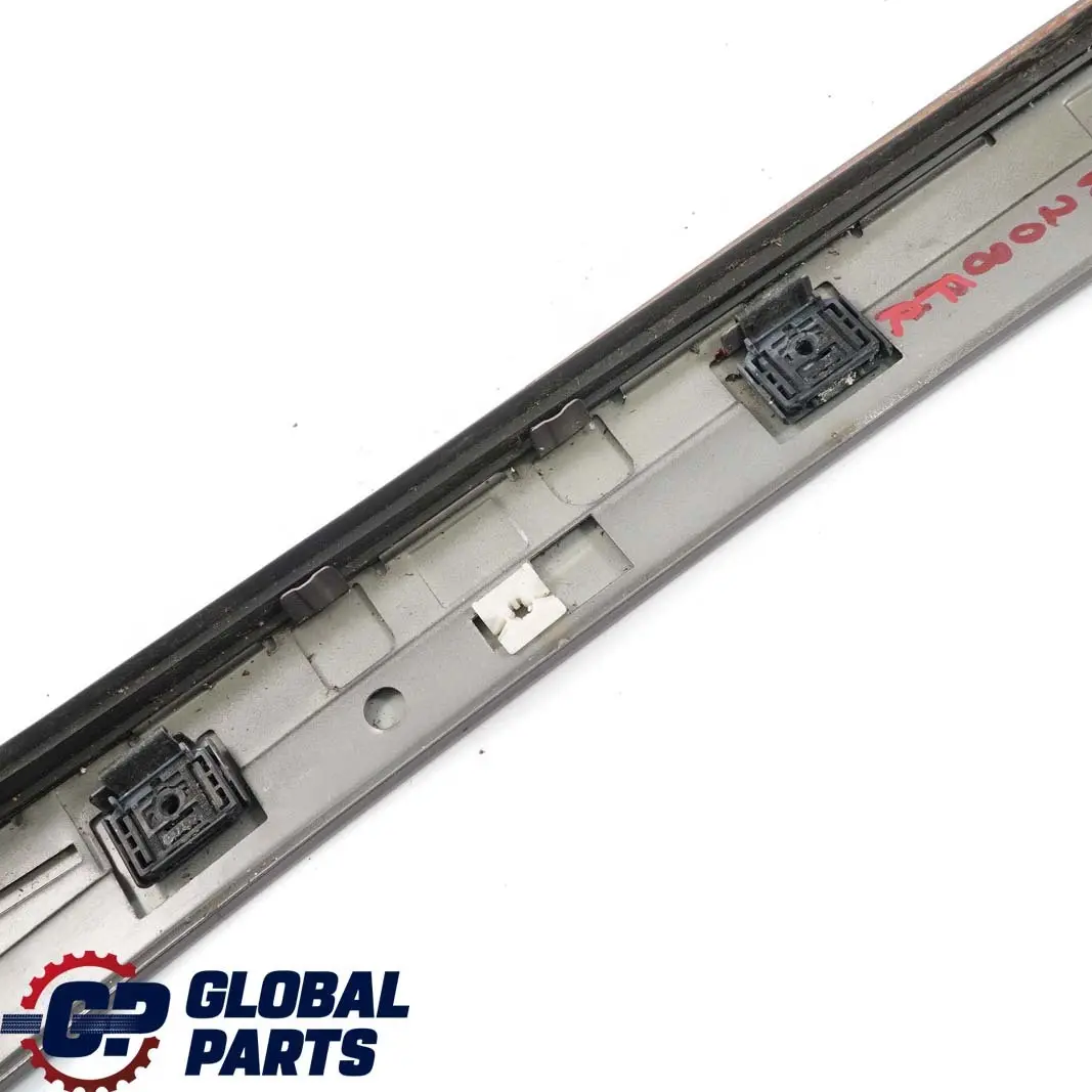 Mercedes-Benz C208 Front Right A-Pillar Exterior Trim Strip Almandine Black para con número de pieza A2086900487 Mercedes-Benz C208 Front Right A-Pillar Exterior Trim Strip Almandine Black - SKU A2086900487-ALB - Número de pieza A2086900487