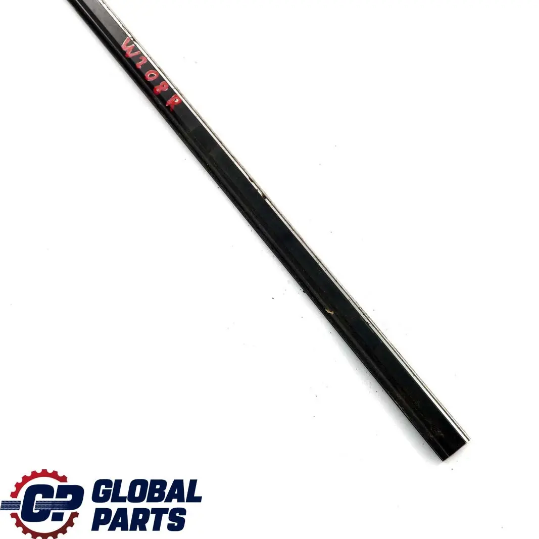 Mercedes-Benz Classe CLK W208 C208 avant Droit Baguette Joint Performance pour à propos du numéro de pièce A2086900680 Mercedes-Benz Classe CLK W208 C208 avant Droit Baguette Joint Performance - SKU A2086900680 - Numéro de pièce A2086900680