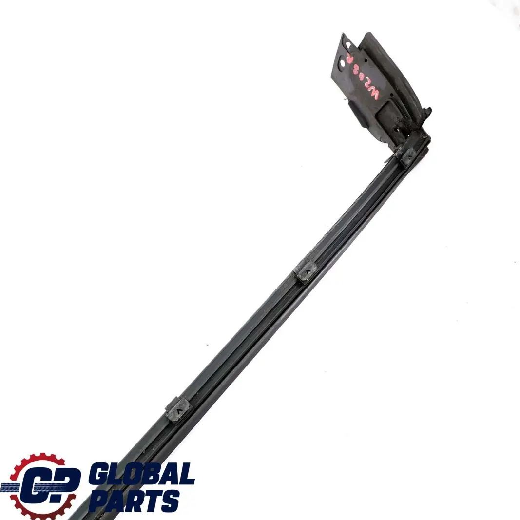 Clase CLK W208 Puerta Delantera Derecha Marco Ventana Exterior Tira para Mercedes con número de pieza A2087201424 Mercedes Clase CLK W208 Puerta Delantera Derecha Marco Ventana Exterior Tira - SKU A2087201424 - Número de pieza A2087201424