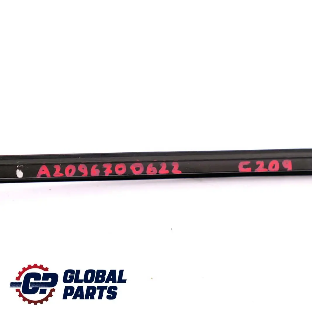 Parabrezza Coperchio della guarnizione superiore per Mercedes CLK C209 con numero di parte A2096700622 Mercedes CLK C209 Parabrezza Coperchio della guarnizione superiore - SKU A2096700622 - Numero di parte A2096700622