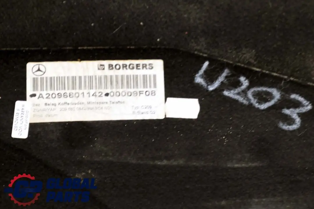 Wykładzina Dywanik Podłogi Bagażnika Czarny do Mercedes W203 o numerze A2096801142 Mercedes W203 Wykładzina Dywanik Podłogi Bagażnika Czarny - SKU A2096801142 - Numer Części A2096801142