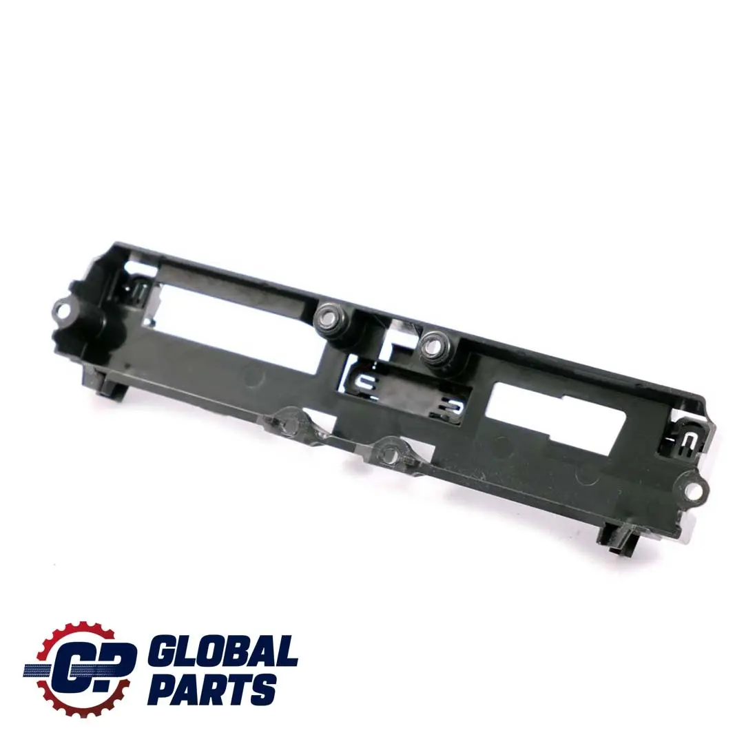 Mercedes C209 Support de panneau de commande des feux de détresse - SKU A2096890031 - Numéro de pièce A2096890031