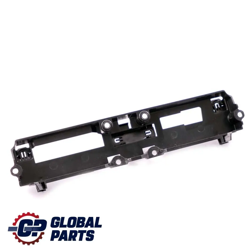 Mercedes C209 Support de panneau de commande des feux de détresse - SKU A2096890031 - Numéro de pièce A2096890031