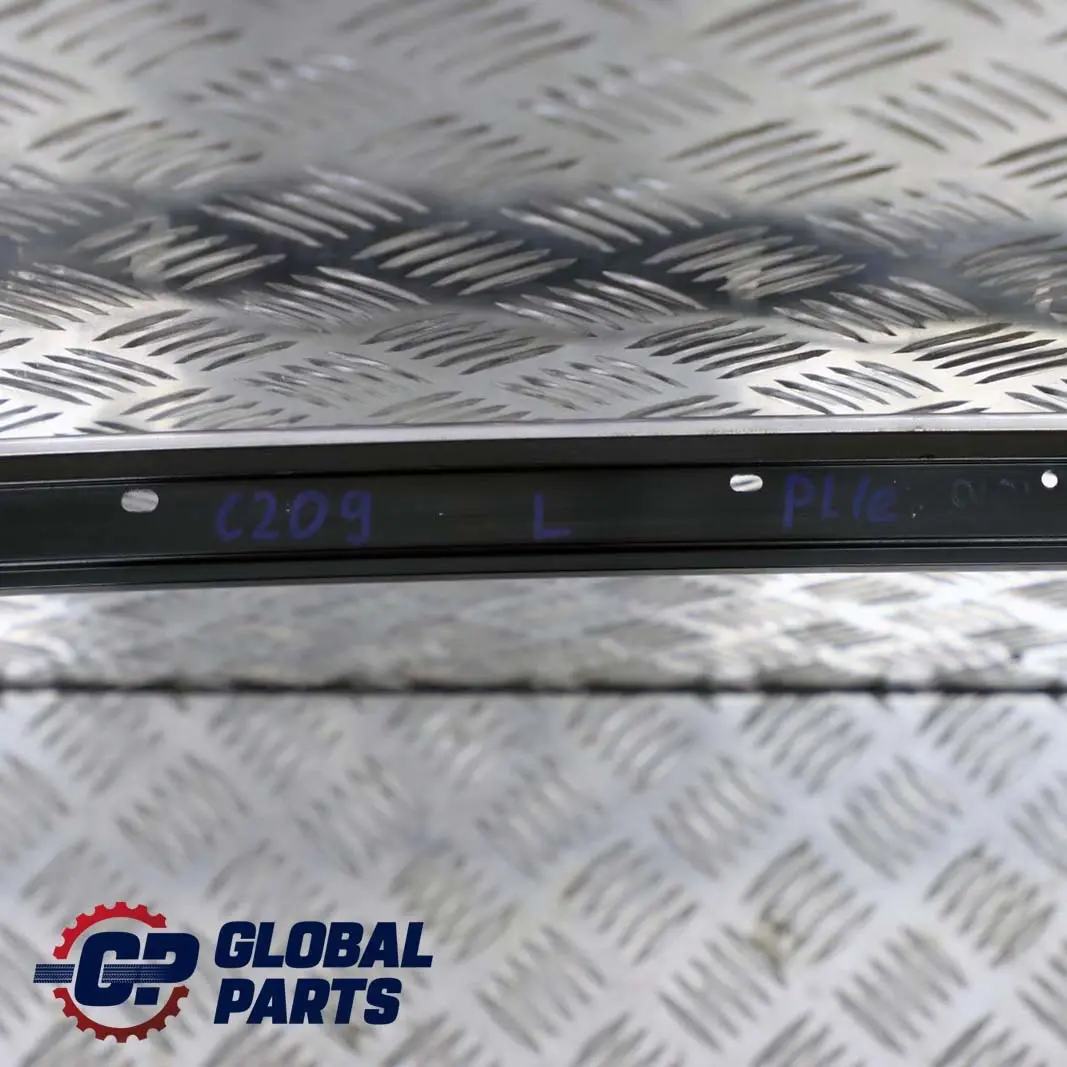 Listwa dachu dachowa lewa do MERCEDES CLK C209 o numerze A2096900580 MERCEDES CLK C209 Listwa dachu dachowa lewa - SKU A2096900580 - Numer Części A2096900580