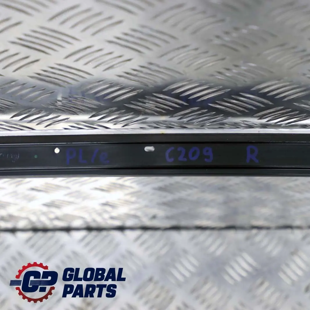 Listwa dachu dachowa prawa do MERCEDES CLK C209 o numerze A2096900680 MERCEDES CLK C209 Listwa dachu dachowa prawa - SKU A2096900680 - Numer Części A2096900680
