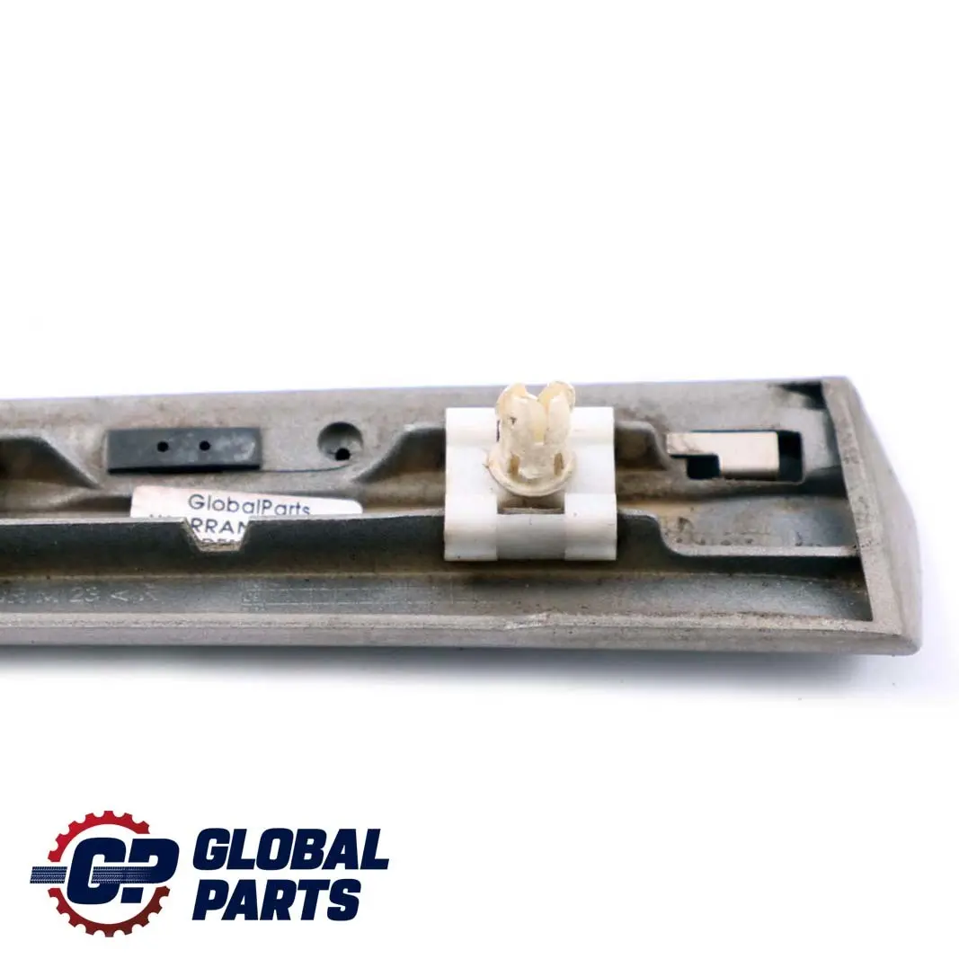Mercedes CLK C209 W209 Vorne Rechts Quartal Zierleiste Silber - SKU A2096902262-CS - Teilenummer A2096902262