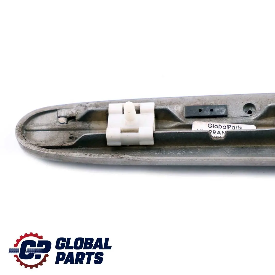 Vorne Rechts Quartal Zierleiste Silber für Mercedes CLK C209 W209 mit Teilenummer A2096902262 Mercedes CLK C209 W209 Vorne Rechts Quartal Zierleiste Silber - SKU A2096902262-CS - Teilenummer A2096902262