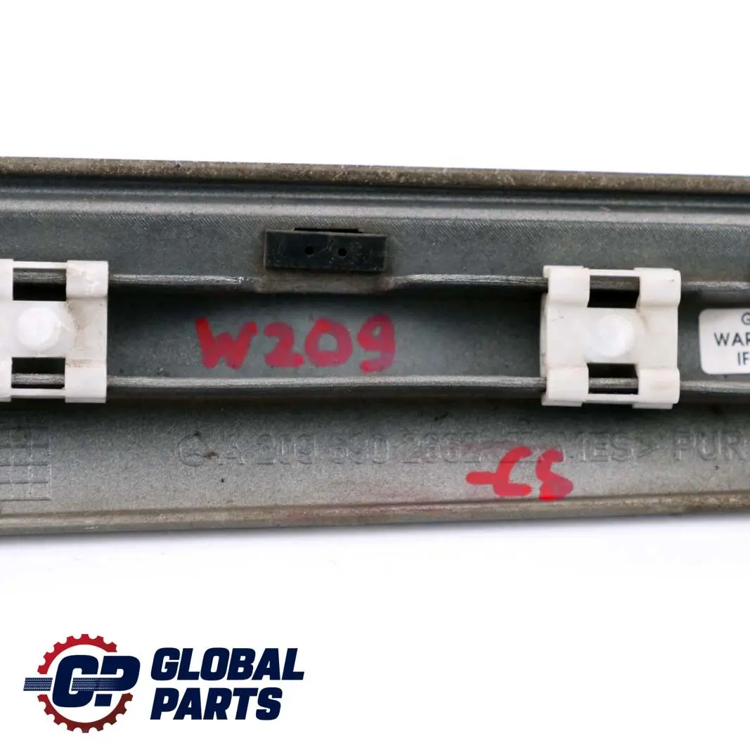 Hinten Rechts Quartal Zierleiste Silber für Mercedes CLK C209 W209 mit Teilenummer A2096902662 Mercedes CLK C209 W209 Hinten Rechts Quartal Zierleiste Silber - SKU A2096902662-CS - Teilenummer A2096902662