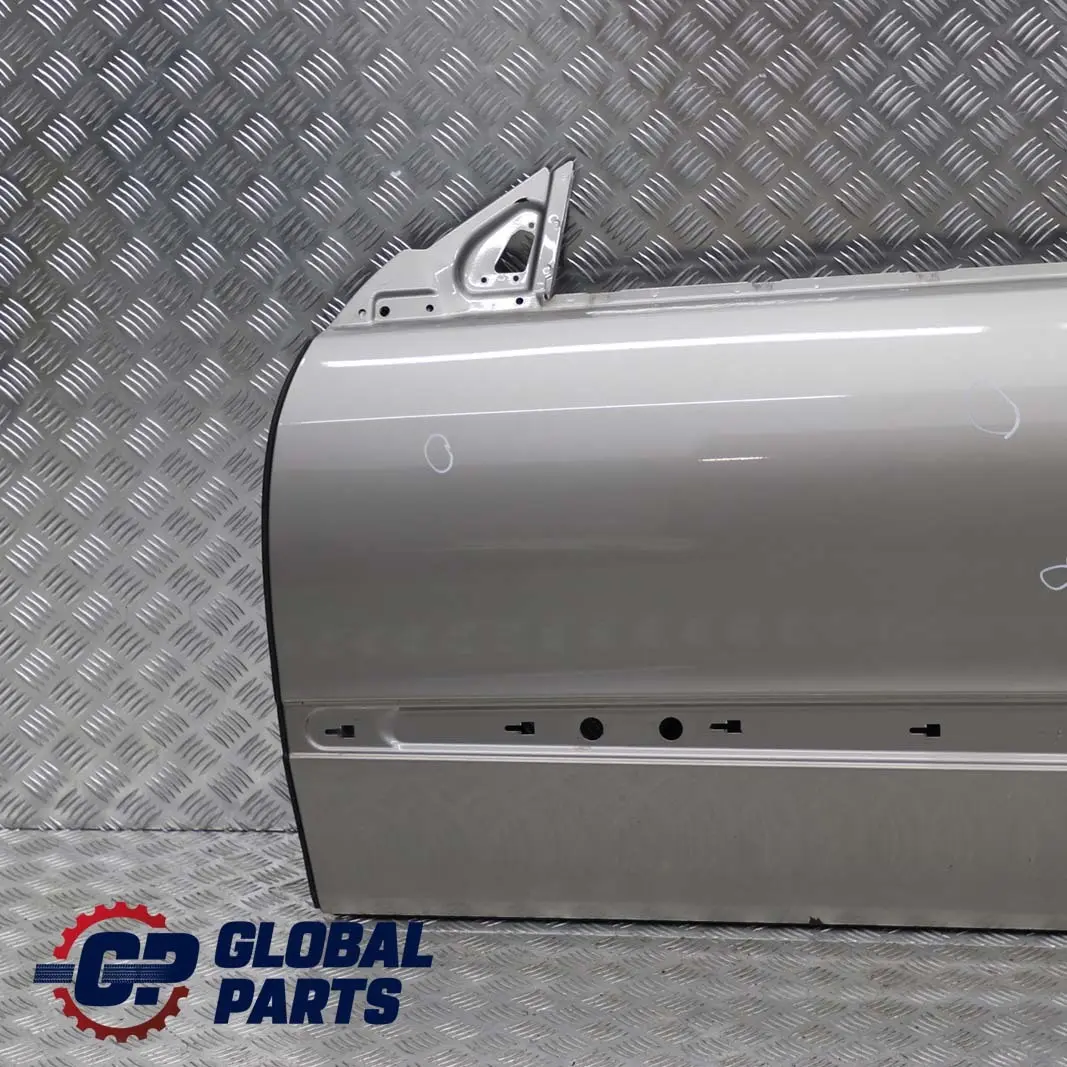 Mercedes-Benz CLK-Klasse C209 Tür Vorne Links Cubanite Silber Metallic - 723 für mit Teilenummer A2097200105 Mercedes-Benz CLK-Klasse C209 Tür Vorne Links Cubanite Silber Metallic - 723 - SKU A2097200105-CS - Teilenummer A2097200105