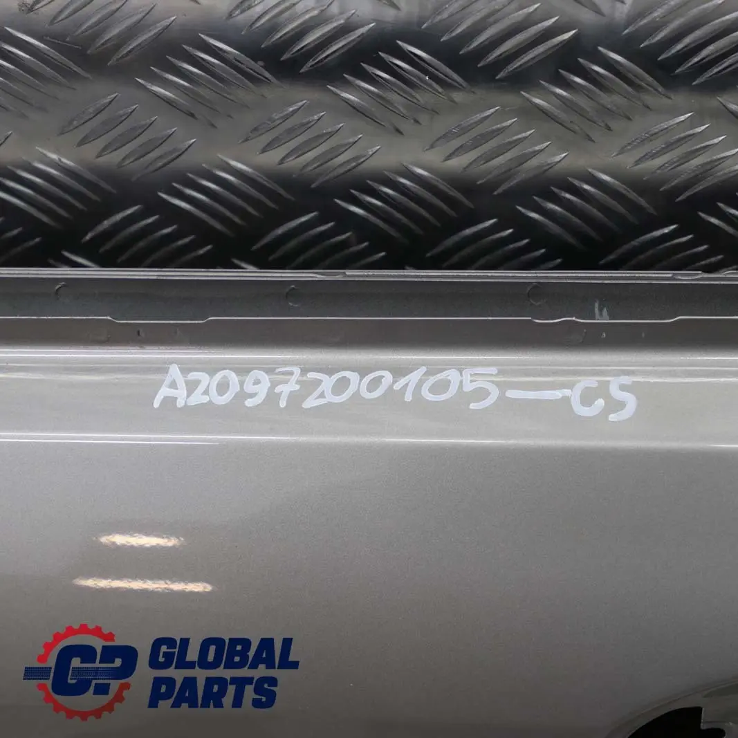 Mercedes-Benz CLK-Klasse C209 Tür Vorne Links Cubanite Silber Metallic - 723 für mit Teilenummer A2097200105 Mercedes-Benz CLK-Klasse C209 Tür Vorne Links Cubanite Silber Metallic - 723 - SKU A2097200105-CS - Teilenummer A2097200105