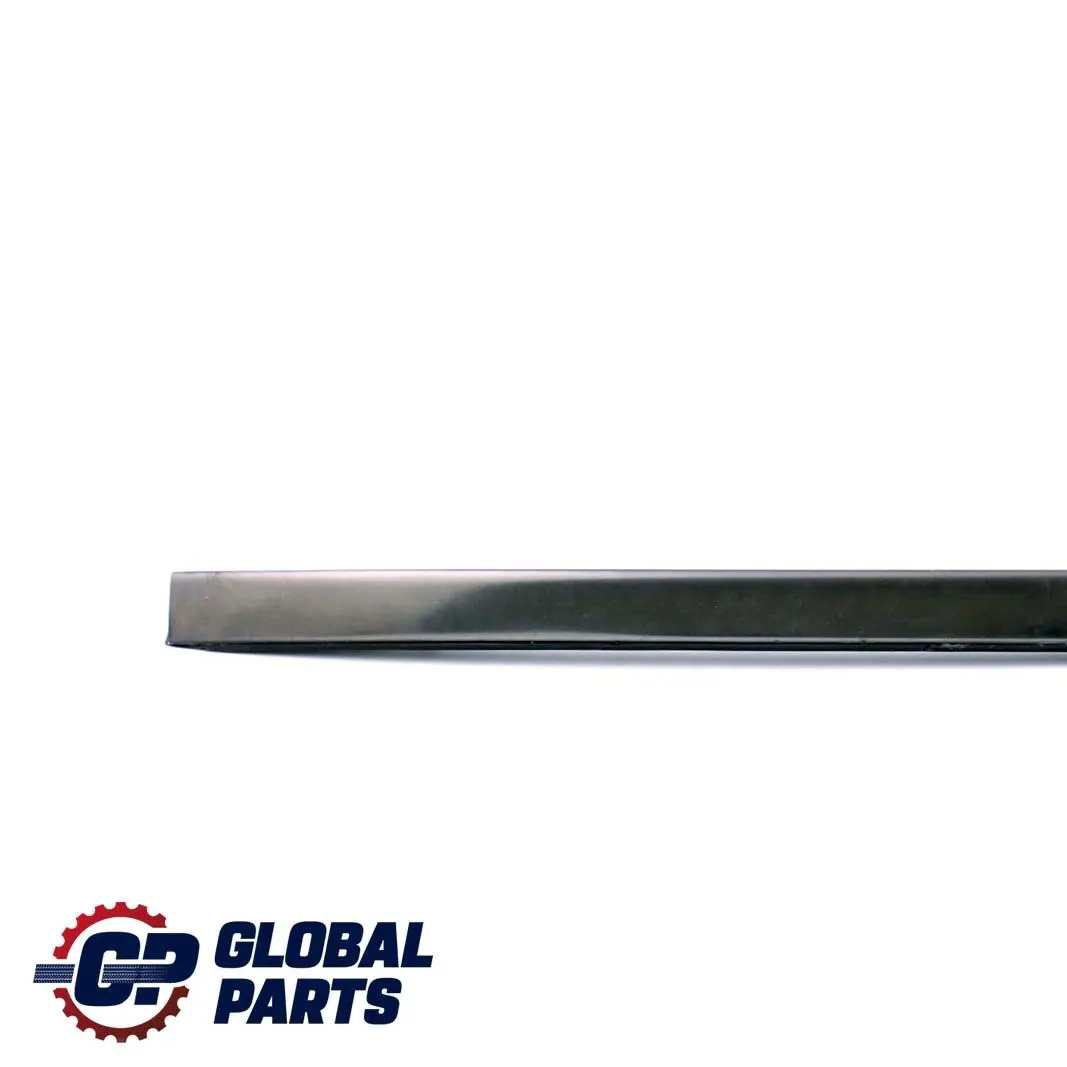 Striscia di protezione del montante A destra per Mercedes C209 W209 con numero di parte A2097200247 Mercedes C209 W209 Striscia di protezione del montante A destra - SKU A2097200247 - Numero di parte A2097200247