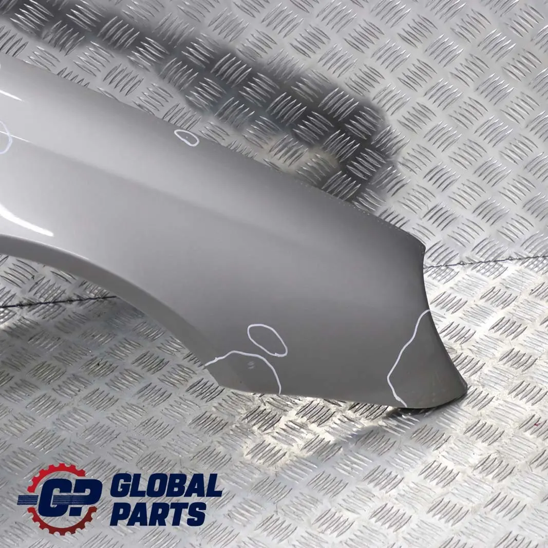 Seitenwand Vorne Rechts Kotflügel Cubanite Silber - 723 für Mercedes CLK C209 mit Teilenummer A2098800418 Mercedes CLK C209 Seitenwand Vorne Rechts Kotflügel Cubanite Silber - 723 - SKU A2098800418-CS - Teilenummer A2098800418