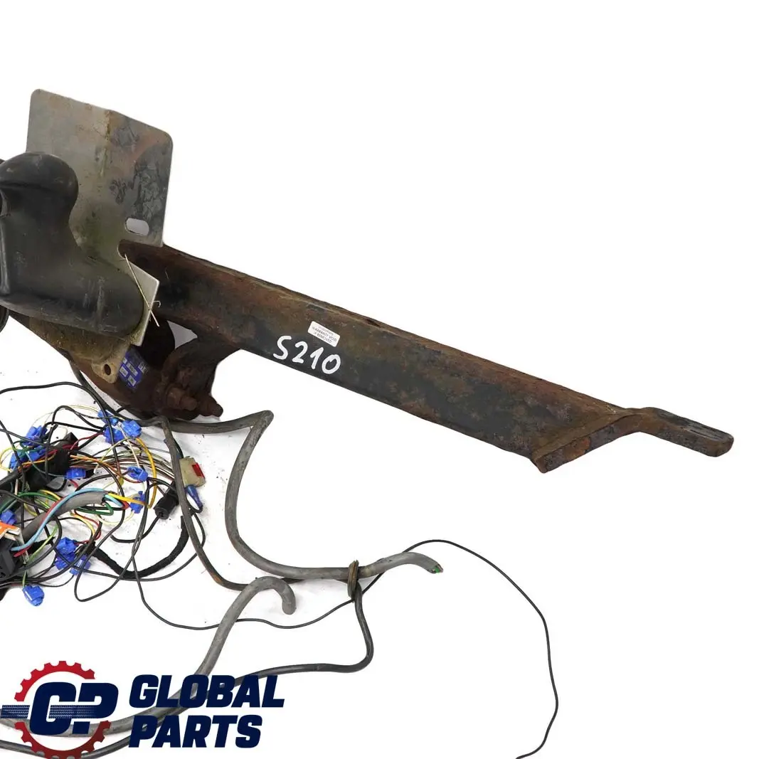 Mercedes-Benz E W210 Estate S210 Rear Towing Hitch Towbar Mechanism Coupling to with Part number A2103100495 Mercedes-Benz E W210 Estate S210 Rear Towing Hitch Towbar Mechanism Coupling - SKU A2103100495 - Part number A2103100495