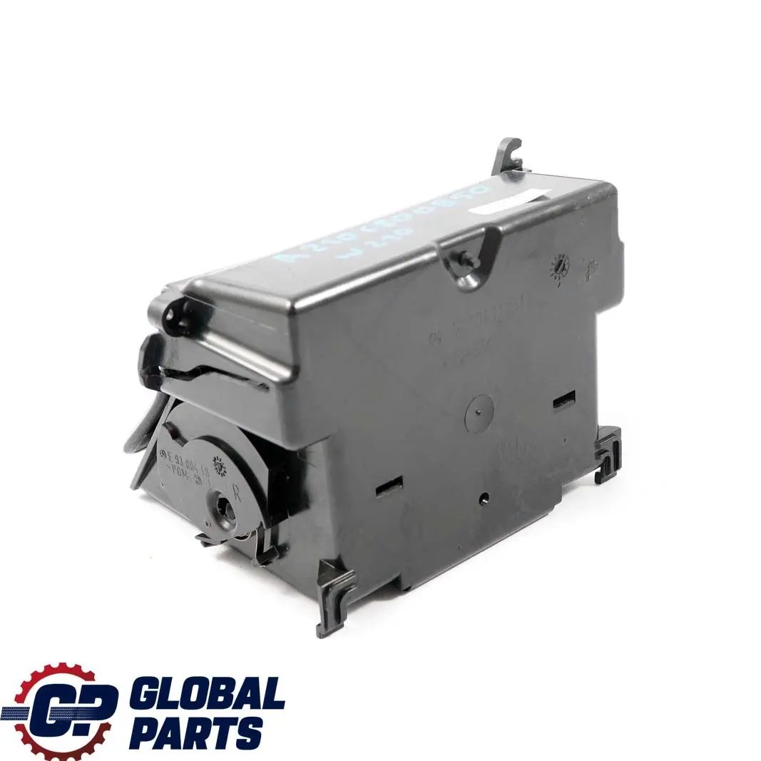 Mercedes-Benz W210 Consolle Centrale Portabibite Posacenere per con numero di parte A2106800850 Mercedes-Benz W210 Consolle Centrale Portabibite Posacenere - SKU A2106800850 - Numero di parte A2106800850