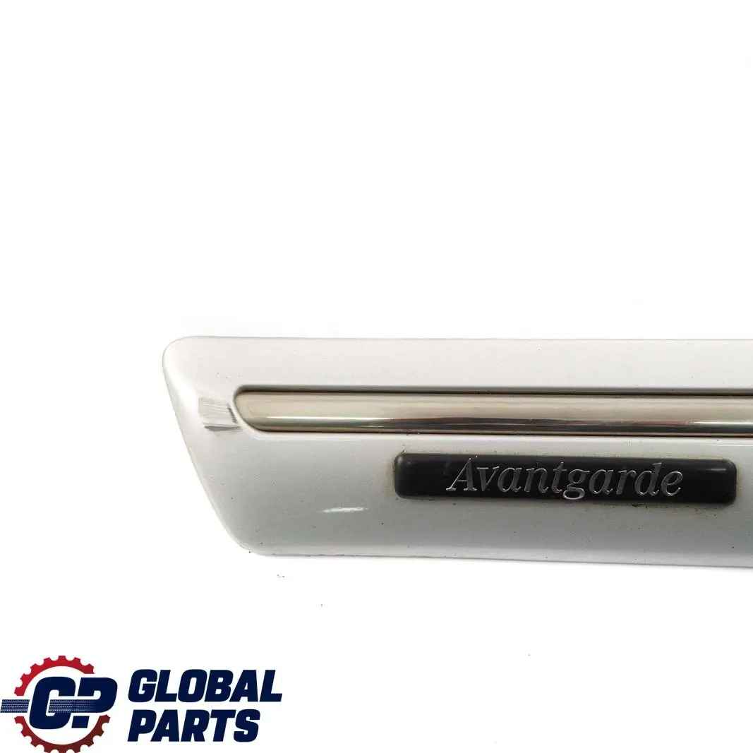 Mercedes-Benz W210 Capot avant Gauche Moulage Argent Brillant Metallique pour à propos du numéro de pièce A2106900182 Mercedes-Benz W210 Capot avant Gauche Moulage Argent Brillant Metallique - SKU A2106900182-BRS - Numéro de pièce A2106900182