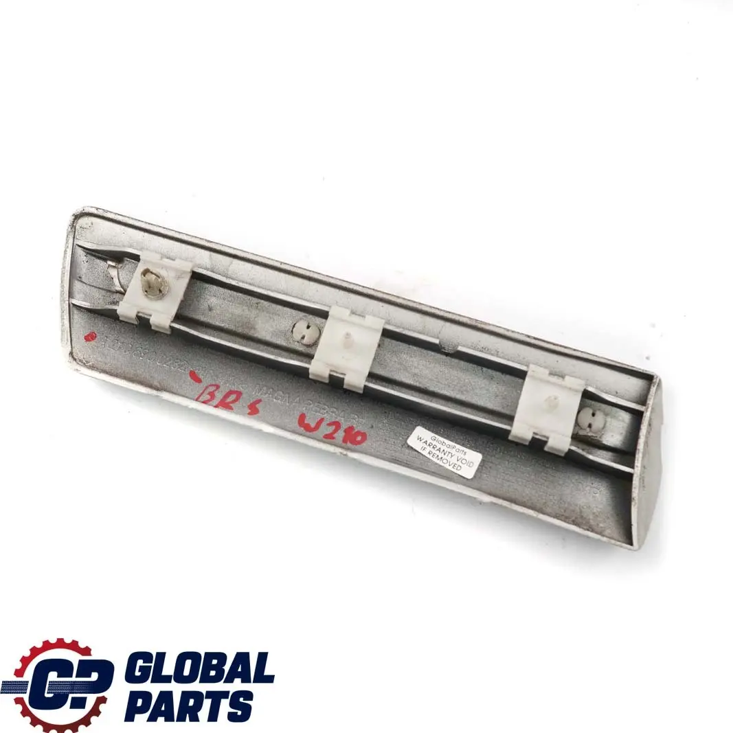 Delantero Derecho Guardabarros Molding Strip Brilliant Silver 744 para Mercedes W210 con número de pieza A2106900282 Mercedes W210 Delantero Derecho Guardabarros Molding Strip Brilliant Silver 744 - SKU A2106900282-BRS - Número de pieza A2106900282