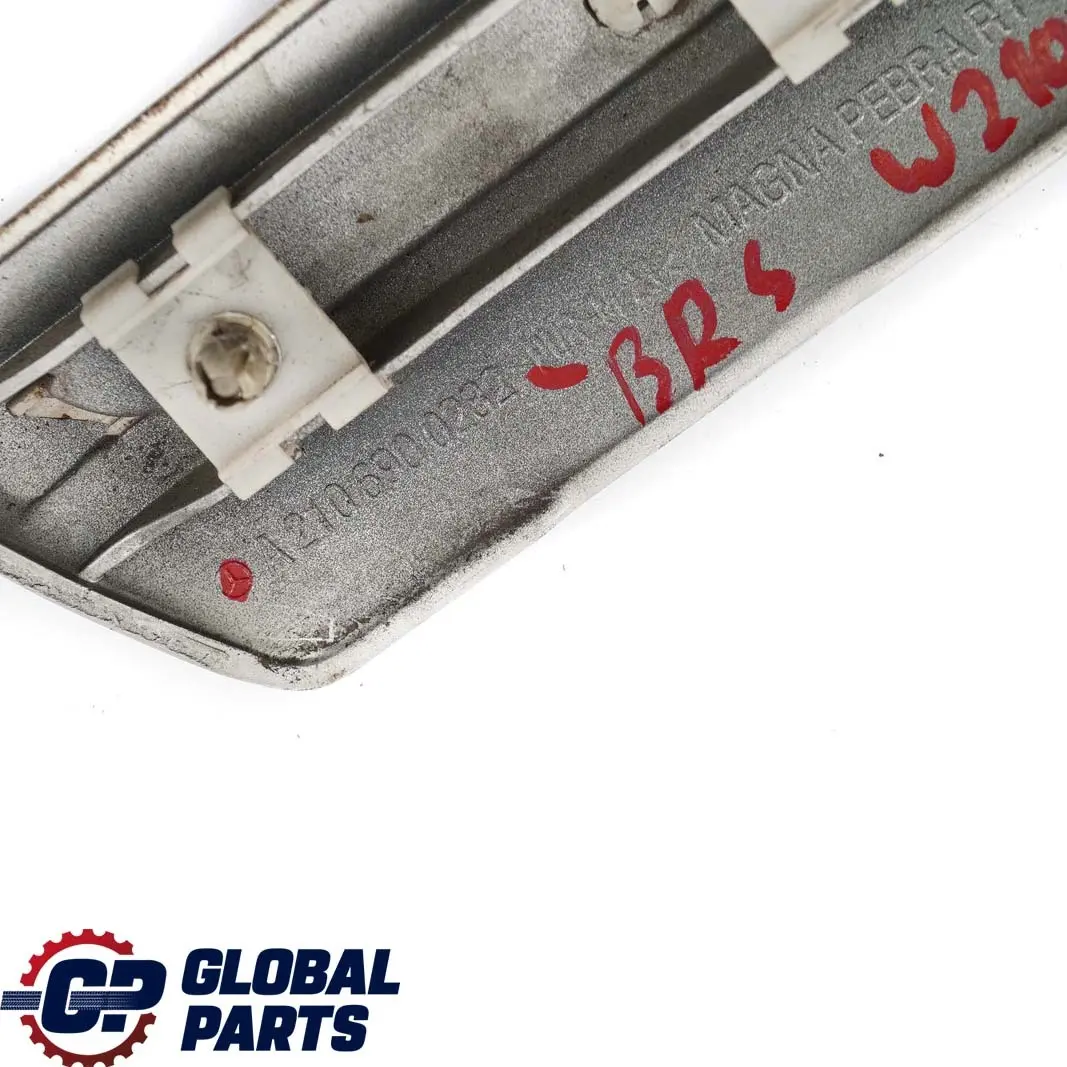 Mercedes-Benz W210 Anteriore Parafango Destro Modanatura Argento Brillante - per con numero di parte A2106900282 Mercedes-Benz W210 Anteriore Parafango Destro Modanatura Argento Brillante - - SKU A2106900282-BRS - Numero di parte A2106900282