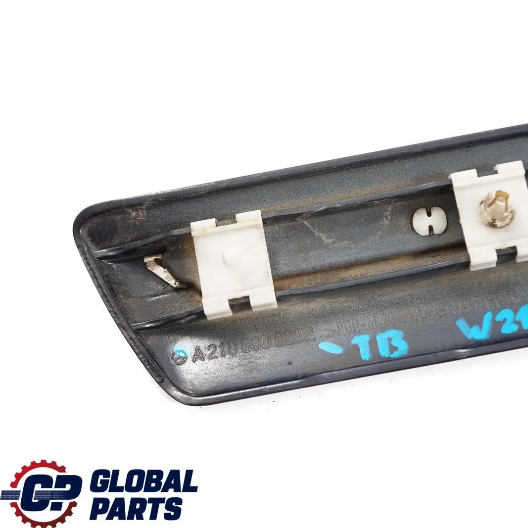 Mercedes-Benz E W210 Kotflügel Vorne Rechts Zierleiste Tanzanite Blue 359 für mit Teilenummer A2106900282 Mercedes-Benz E W210 Kotflügel Vorne Rechts Zierleiste Tanzanite Blue 359 - SKU A2106900282-TB - Teilenummer A2106900282