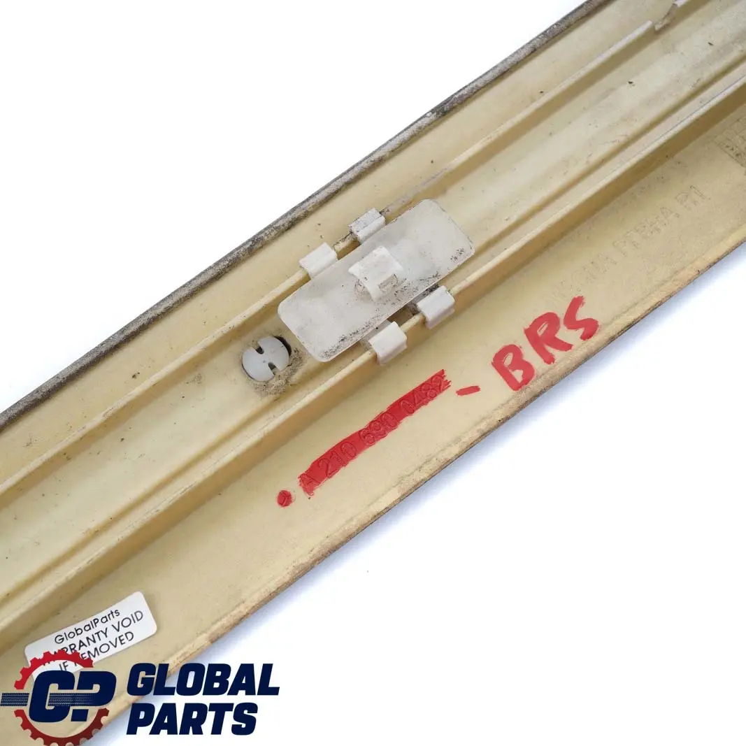 Mercedes-Benz E W210 Delantero Derecho Puerta Moldura Tira Brillantsilber Plata para con número de pieza A2106900482 Mercedes-Benz E W210 Delantero Derecho Puerta Moldura Tira Brillantsilber Plata - SKU A2106900482-BRS - Número de pieza A2106900482