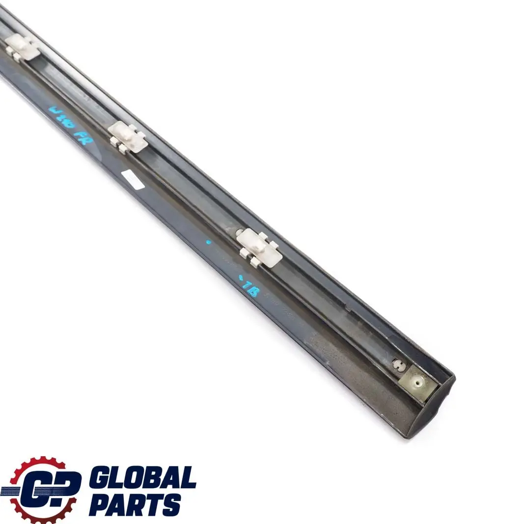 Mercedes-Benz E W210 Front Right Door Trim Strip Moulding Tanzanite Blue para con número de pieza A2106900482 Mercedes-Benz E W210 Front Right Door Trim Strip Moulding Tanzanite Blue - SKU A2106900482-TB - Número de pieza A2106900482