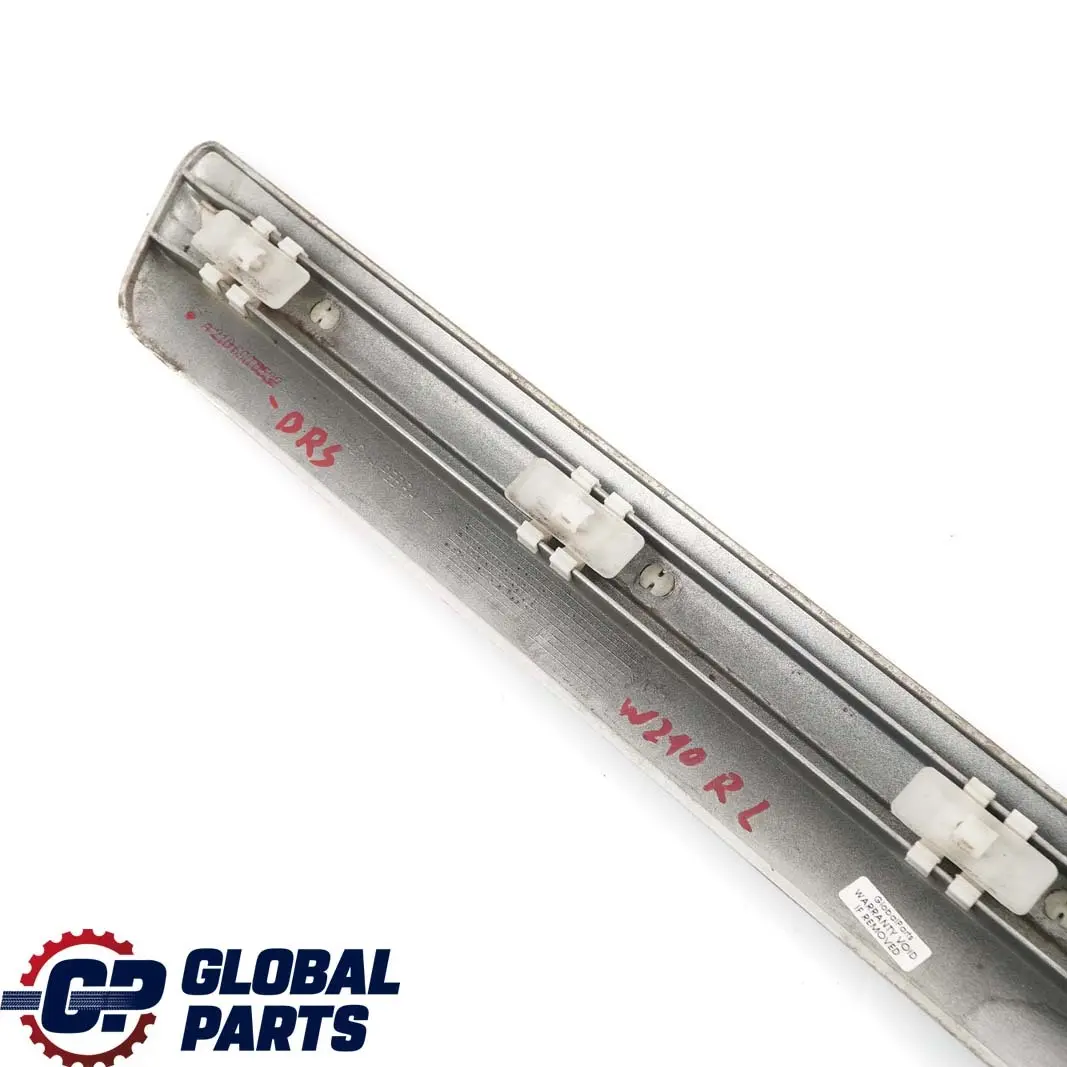 Mercedes-Benz E W210 Türleiste Zierleiste Hinten Links Brillantsilber Metallic für mit Teilenummer A2106900582 Mercedes-Benz E W210 Türleiste Zierleiste Hinten Links Brillantsilber Metallic - SKU A2106900582-BRS - Teilenummer A2106900582