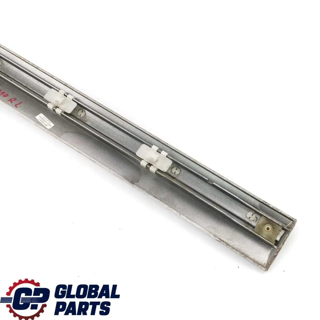 Mercedes-Benz W210 Rear Left Door Trim Strip Moulding Brillantsilber Silver para con número de pieza A2106900582 Mercedes-Benz W210 Rear Left Door Trim Strip Moulding Brillantsilber Silver - SKU A2106900582-BRS - Número de pieza A2106900582