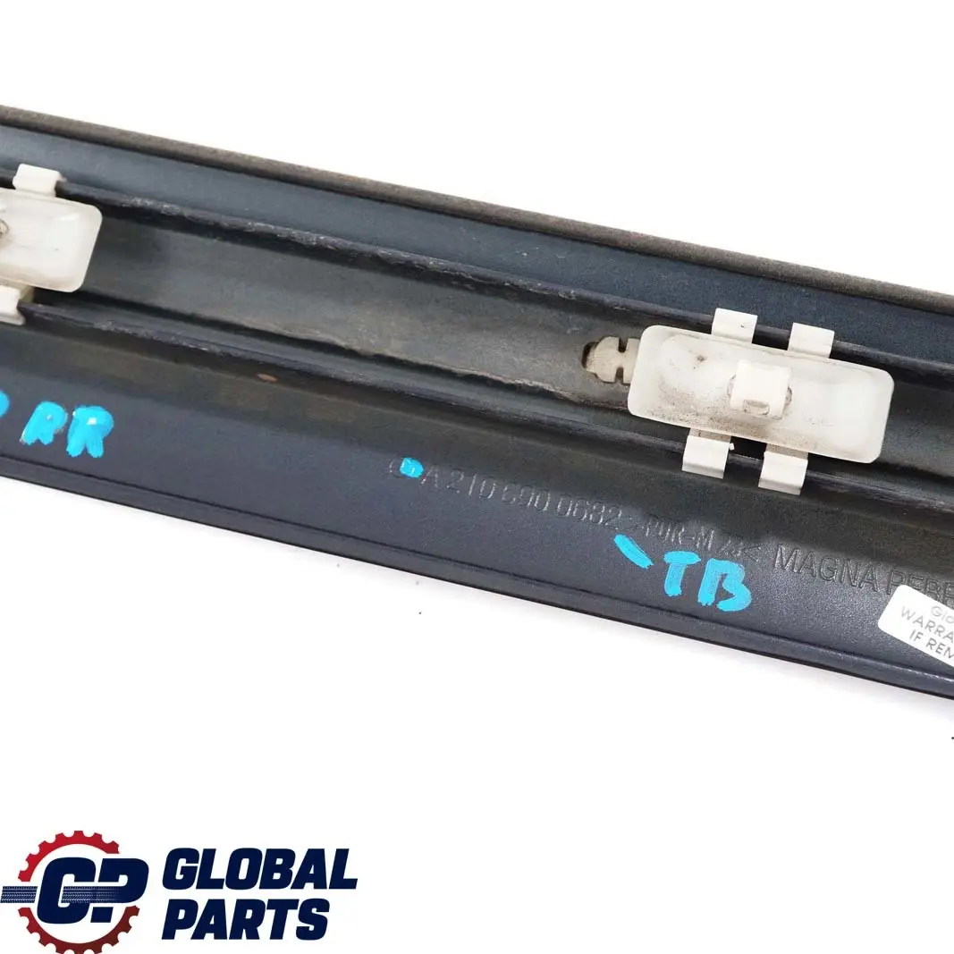 Mercedes-Benz E W210 Türleiste Zierleiste Hinten Rechts Tanzanite Blue Blau 35 für mit Teilenummer A2106900682 Mercedes-Benz E W210 Türleiste Zierleiste Hinten Rechts Tanzanite Blue Blau 35 - SKU A2106900682-TB - Teilenummer A2106900682