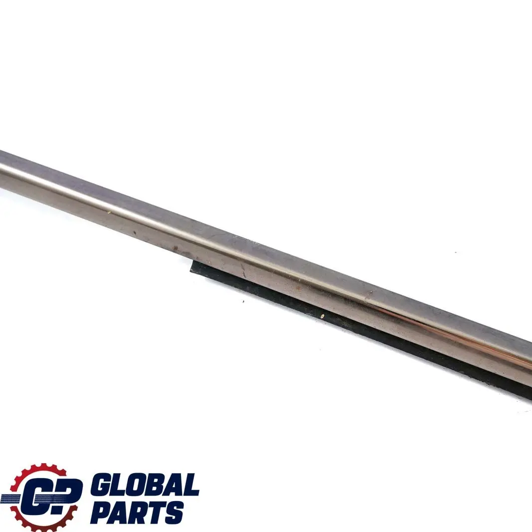 Puerta Trasera Borde Ventana Tira Trim Izquierda para Mercedes E S210 con número de pieza A2106901180 Mercedes E S210 Puerta Trasera Borde Ventana Tira Trim Izquierda - SKU A2106901180 - Número de pieza A2106901180