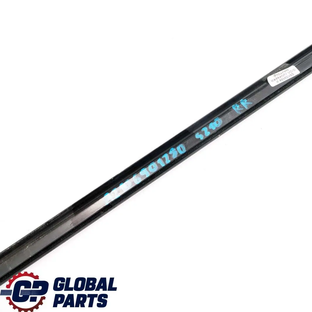 Striscia Rivestimento Bordo Porta Posteriore Destra per Mercedes S210 con numero di parte A2106901280 Mercedes S210 Striscia Rivestimento Bordo Porta Posteriore Destra - SKU A2106901280 - Numero di parte A2106901280