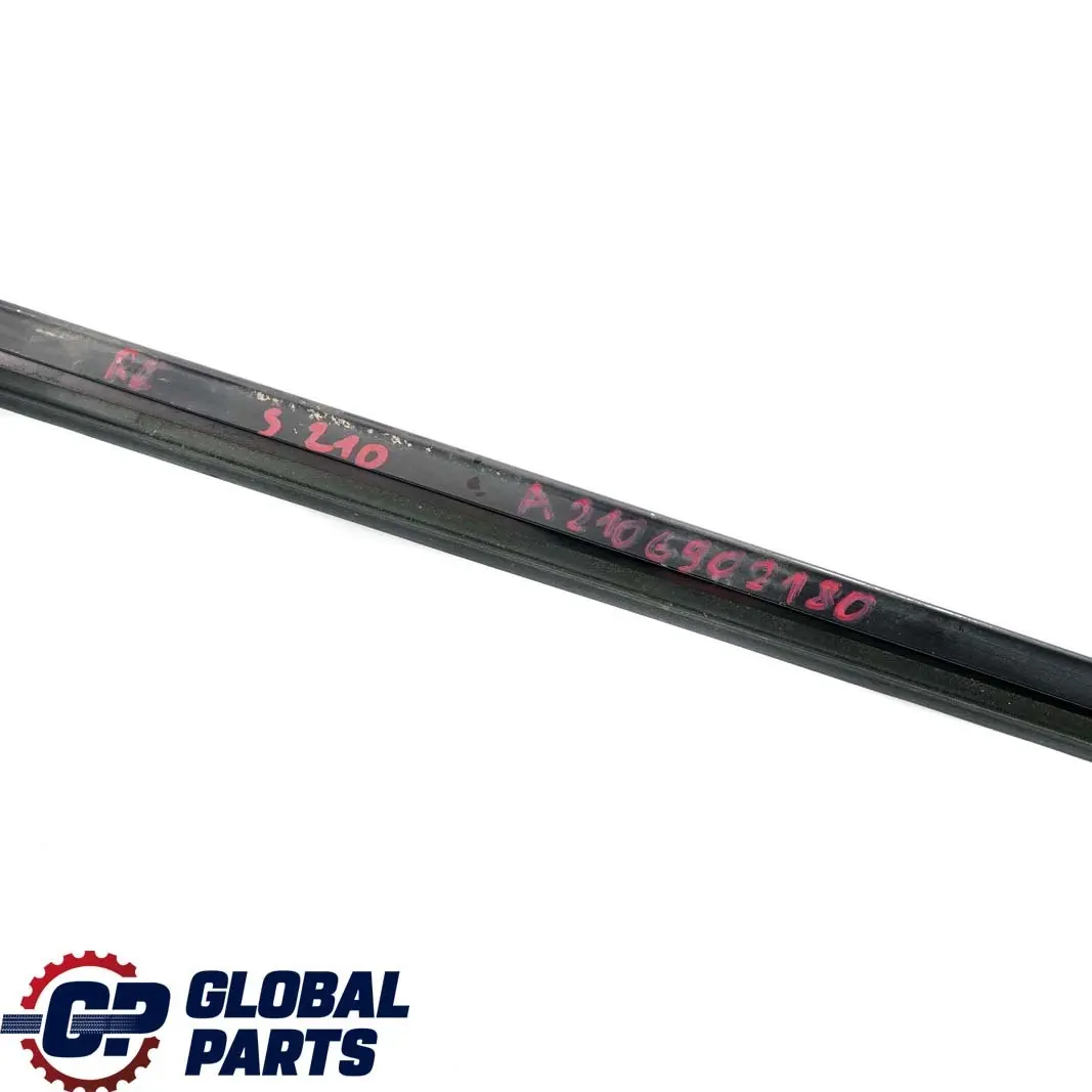 Mercedes-Benz S210 Bandes Decoratives Porte avant Gauche T?rfensterkante pour à propos du numéro de pièce A2106902180 Mercedes-Benz S210 Bandes Decoratives Porte avant Gauche T?rfensterkante - SKU A2106902180 - Numéro de pièce A2106902180