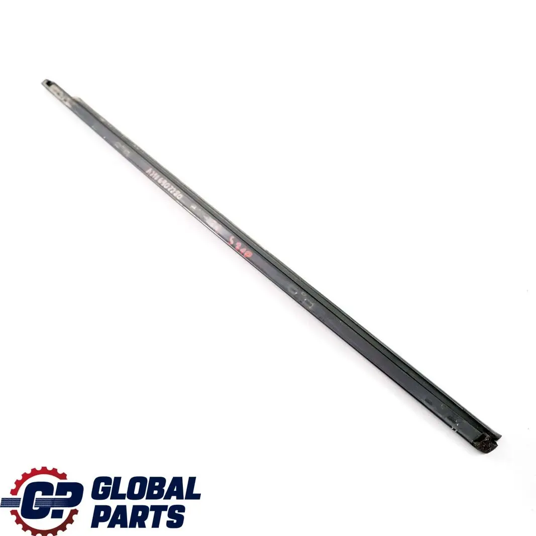 Mercedes-Benz Clase E S210 Rear Right Door Window Edge Ornamental Trim para con número de pieza A2106902280 Mercedes-Benz Clase E S210 Rear Right Door Window Edge Ornamental Trim - SKU A2106902280 - Número de pieza A2106902280
