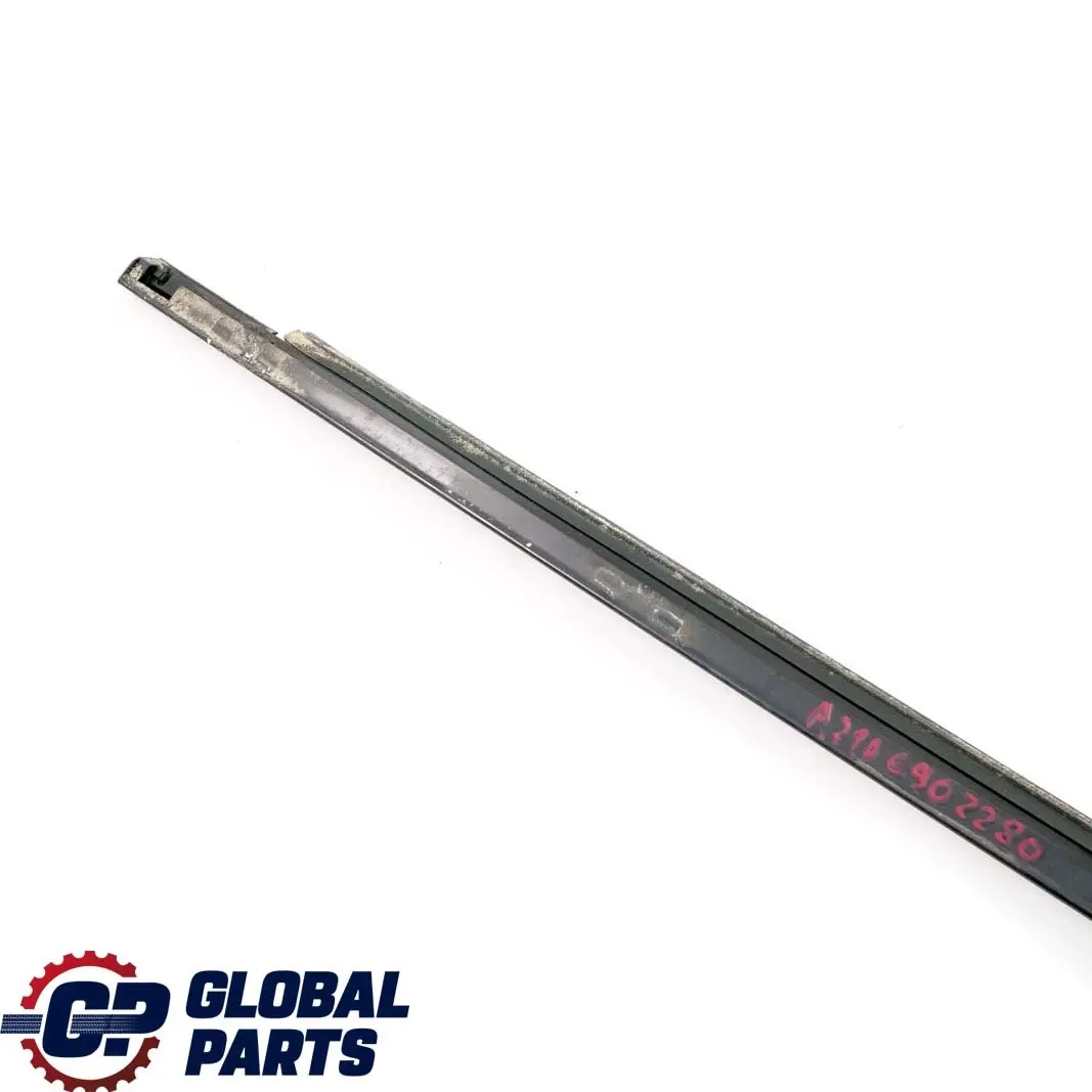 Mercedes-Benz S210 Bandes Decoratives Porte avant Droite T?rfensterkante pour à propos du numéro de pièce A2106902280 Mercedes-Benz S210 Bandes Decoratives Porte avant Droite T?rfensterkante - SKU A2106902280 - Numéro de pièce A2106902280