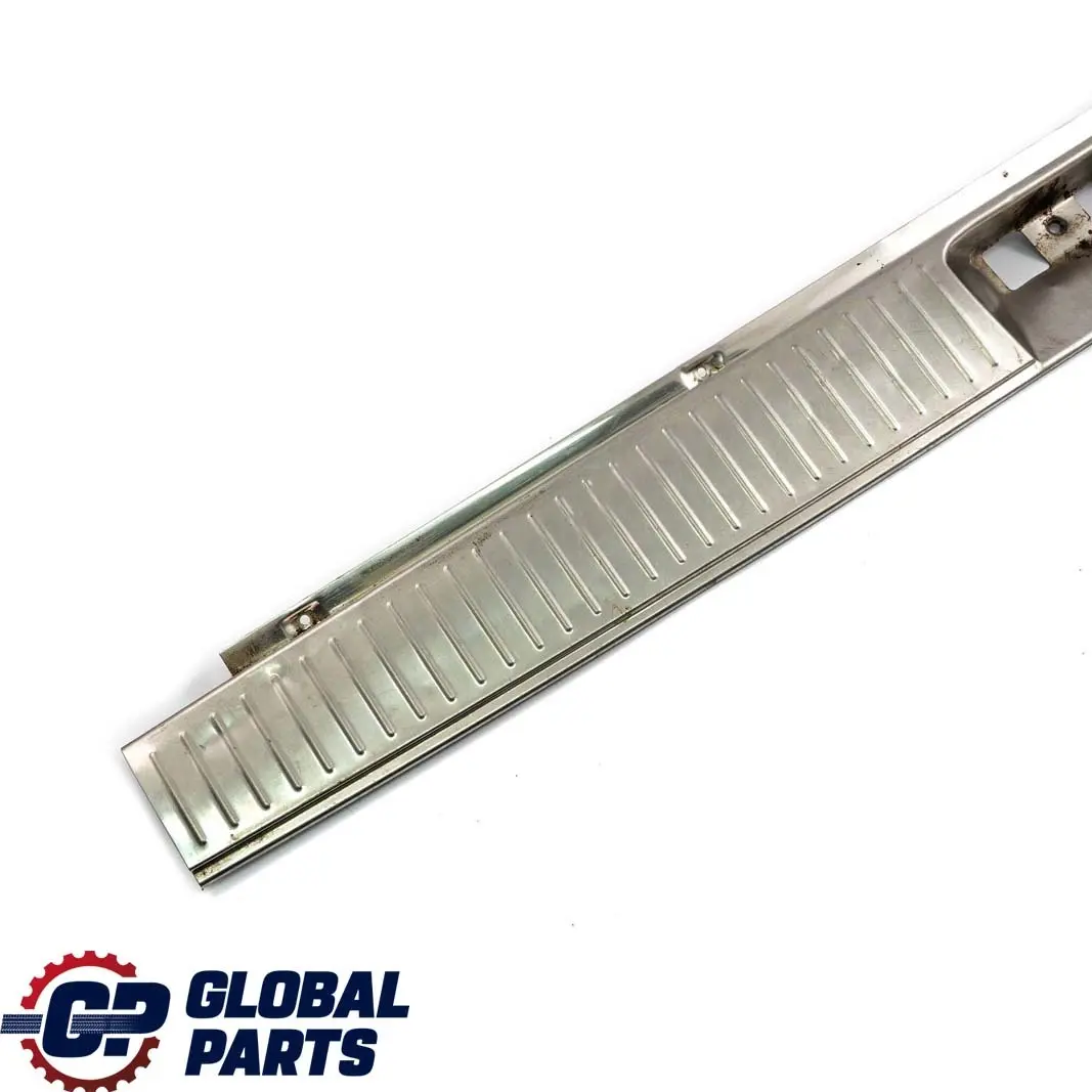 Mercedes-Benz S210 Couverture de Seuil Chargement Revetement Coffre pour à propos du numéro de pièce A2106981889 Mercedes-Benz S210 Couverture de Seuil Chargement Revetement Coffre - SKU A2106981889 - Numéro de pièce A2106981889